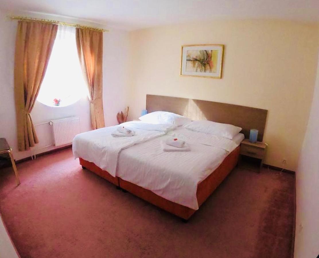 Interhotel America Писек Экстерьер фото